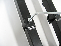 Aレンチの短い方でボルトをゆるめます。画像