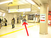 入谷改札から左手に→