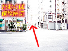 ⑦駒形中学校前交差点 五叉路です そのまま横断歩道を渡り直進します→